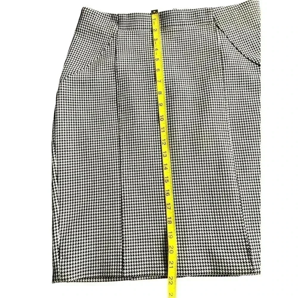 BANANA REPUBLIC HOUNDSTOOTH SKIRT•SIZE 10 PETITE•PREOWNED GREAT CONDITIO…
